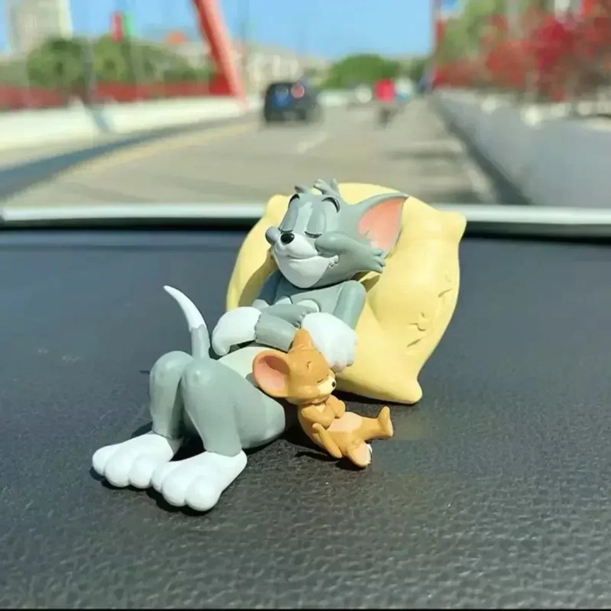 Charming Cartoon Cat and Mouse Figurines - Adorable Desk Decorations for Your Home and Holiday Cheer